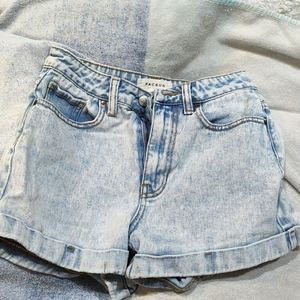 Mom denim jean shorts from Pacsun. Size 25